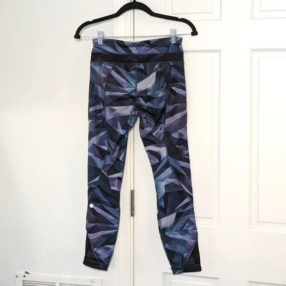 EUC Lululemon Inspire Tight II (Mesh) Pretty Prism Multi / Black Blue Purple | 4 - Picture 9 of 11